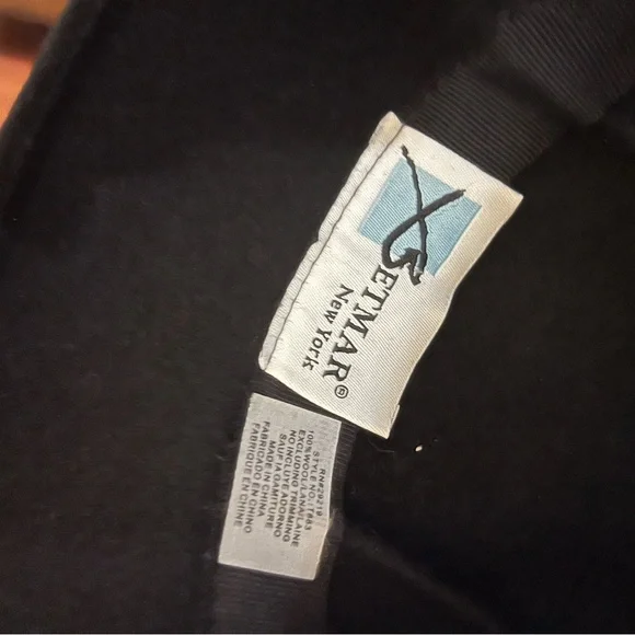 Vintage Betmar Black wool and Gold stud & buckle band Cloche Hat ex guc - Picture 7 of 11